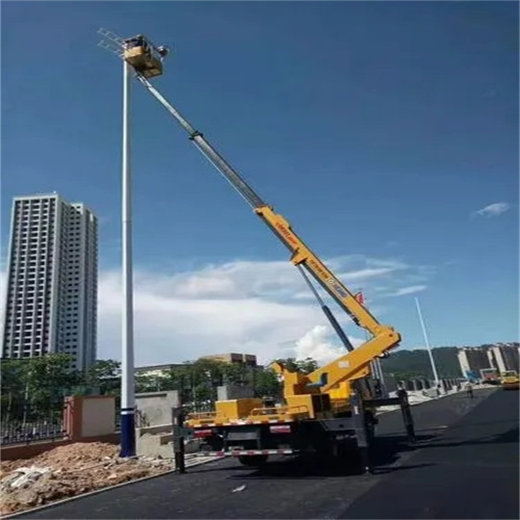 得荣维修路灯的曲臂升降车出租