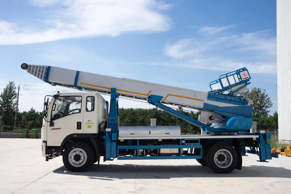 得荣云梯上料车租赁费用